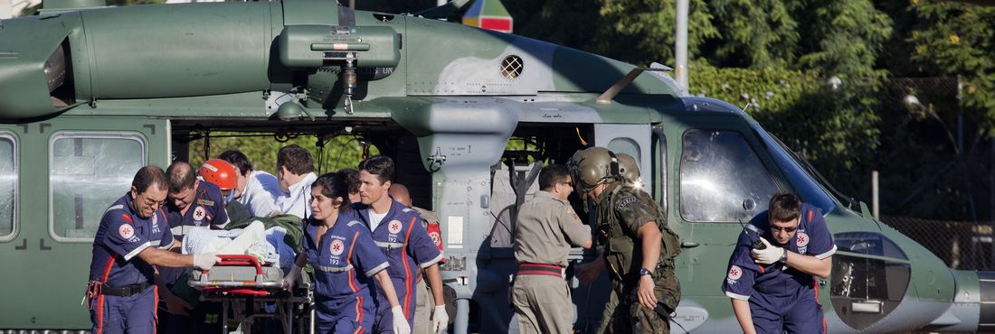 Feridos no incêndio em boate de Santa Maria chegam em helicópteros da Força Aérea Brasileira