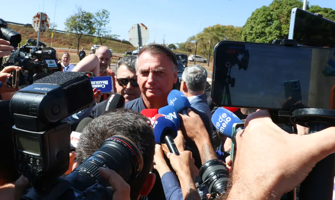 Brasília (DF), 18/07 /2025  - Bolsonaro fala a imprensa após colocar  tornozeleira na Secretaria de Administração Penitenciária do Distrito Federal. Foto Antônio Cruz / Agência Brasil