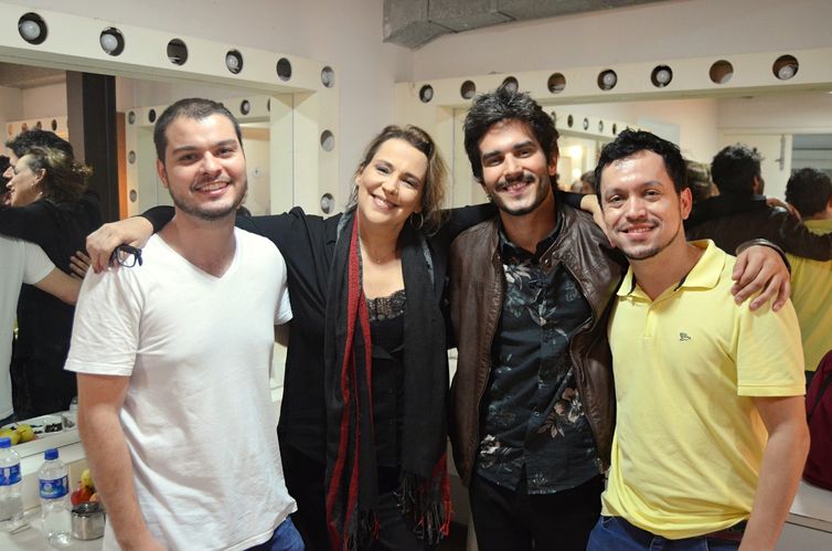 Ana Beatriz Nogueira empresta sua simpatia à equipe da TV Brasil