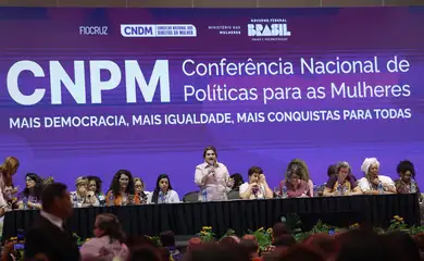 Brasília (DF), 01/10/2025 – A ministra da mulheres, Márcia Lopres (c), discursa na 5ª Conferência Nacional de Políticas para as Mulheres.
Foto: José Cruz/Agência Brasil