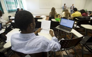 Chapecó (SC) - Estudantes haitianos durante aula do curso de letras na Universidade Federal da Fronteira Sul