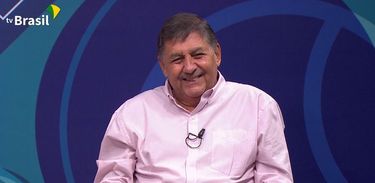 Comentarista esportivo e apresentador, Waldir Luiz, conta histórias e homenageia a Rádio Nacional do Rio de Janeiro