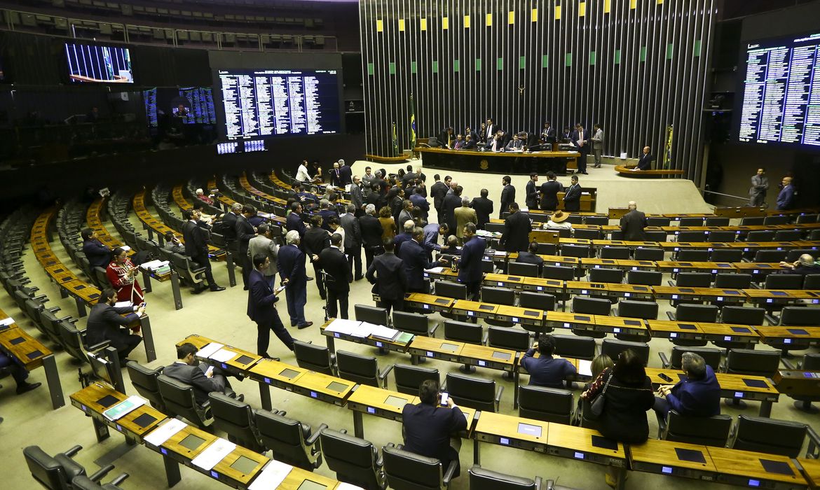 Câmara retoma votação de destaques da reforma da Previdência. 
