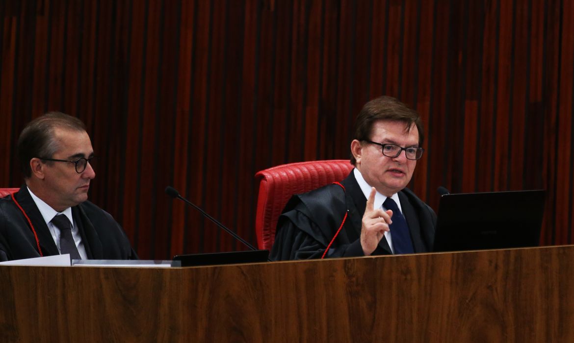 Brasília - Ministro Admar Gonzaga e o relator da ação, ministro Herman Benjamin, durante julgamento da chapa Dilma-Temer (Fabio Rodrigues Pozzebom/Agência Brasil)