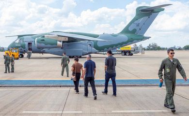 Brasília (DF), 10.10.2023 - Decolagem da aeronave KC-390 Millennium da FAB para a repatriação de brasileiros em território de Israel e Palestina. Operação Voltando em Paz. Foto: João Risi/Audiovisual/PR
