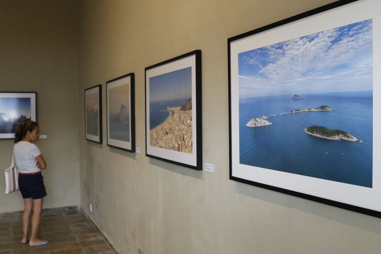 Exposição fotográfica Cores e formas da esperança, do Projeto Ilhas do Rio, em homenagem ao Monumento Natural das Ilhas Cagarras e seu entorno natural, no Forte de Copacabana.