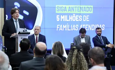Brasília (DF), 11/06/2025 - O ministro das Comunicações, Frederico de Siqueira Filho, apresenta o balanço final do programa Siga Antenado. O programa (Siga Antenado) é uma iniciativa do governo federal de substituição das parabólicas tradicionais pelas novas parabólicas digitais nos lares de famílias de baixa renda inscritas no Cadastro Único (CadÚnico). O programa garante a instalação gratuita da nova parabólica digital, com mais qualidade de som e imagem e sem custo adicional para o beneficiário. Foto: Valter Campanato/Agência Brasil
