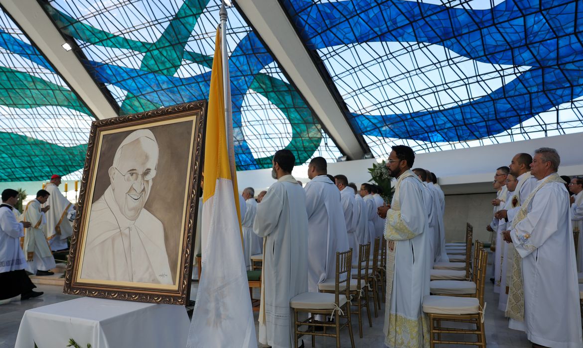 Brasília (DF) 21/04/2025 O arcebispo de Brasília, Cardeal Dom Paulo César, celebra missa pelo aniversário de 65 anos de Brasília e em sufrágio ao Papa Francisco.   Foto: Fabio Rodrigues-Pozzebom/ Agência Brasil