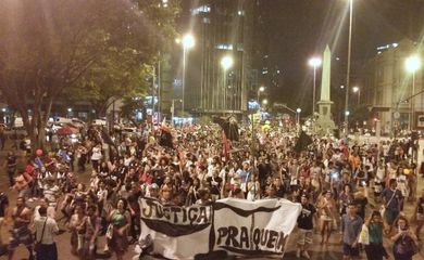 Centro de BH reúne milhares em protesto contra Temer