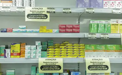 Brasília (DF), 31/03/2025 - Resolução da Câmara de Regulação do Mercado de Medicamentos (CMED), publicada nesta segunda-feira (31) no Diário Oficial da União, estabelece o novo teto para reajuste de preços de remédios vendidos em farmácias e drogarias de todo o país.
Foto: Joédson Alves/Agência Brasil