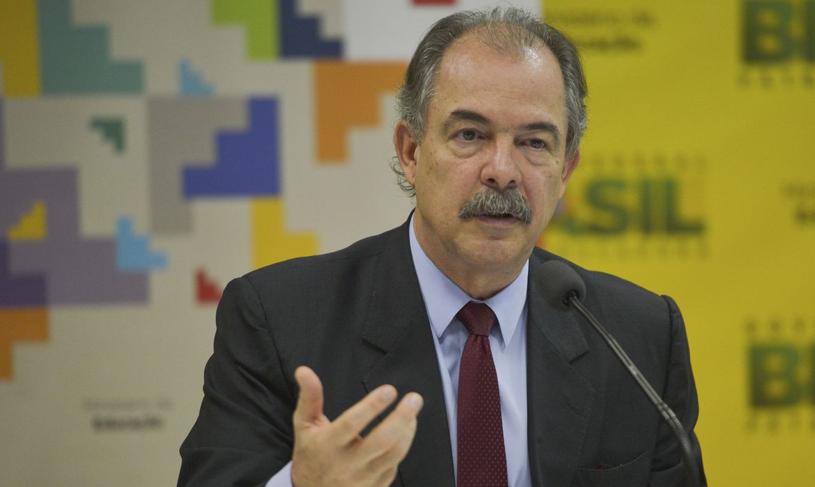 Brasília - O ministro da Educação, Aloizio Mercadante, participa do 1º Encontro Nacional dos Fóruns Permanentes de Educação(José Cruz/Agência Brasil)