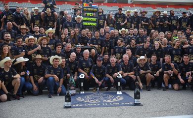 Membros da Red Bull comemoram título de construtores da temporada 2022 da Fórmula 1 durante Grande Prêmio dos Estados Unidos