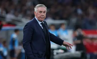 Carlo Ancelotti em jogo do Brasil contra o Japão
 14/10/2025     REUTERS/Kim Kyung-Hoon