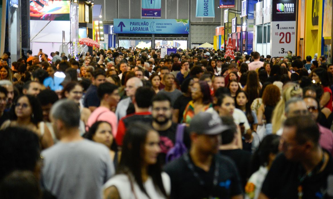 Rio de Janeiro (RJ), 10/09/2023 – Público durante o último dia da 20ª Bienal do Livro do Rio de Janeiro, no Riocentro, na Barra da Tijuca, zona oeste da capital fluminense. Foto: Tomaz Silva/Agência Brasil
