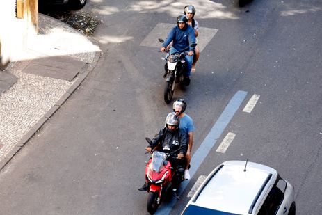 Tânia Rêgo/Agência Brasil Rio de Janeiro (RJ), 30/07/2025 - Motociclistas de aplicativos transitam pelas ruas do centro do Rio. Foto: Tânia Rêgo/Agência Brasil