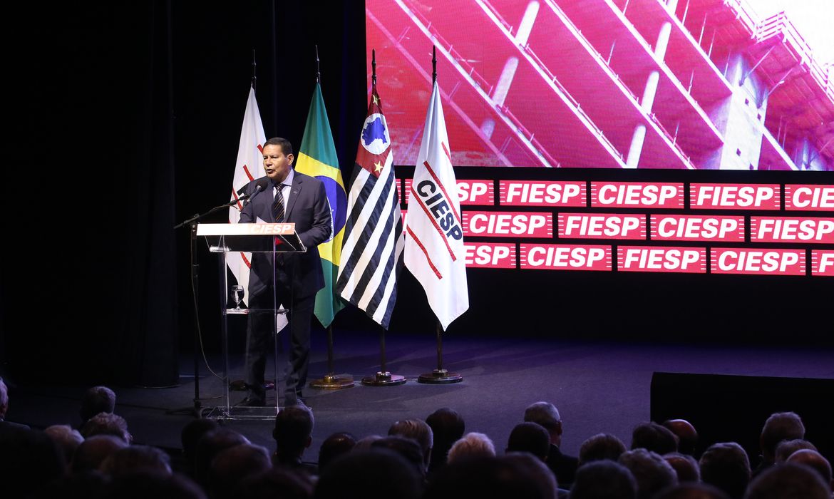  O vice-presidente da República, general Hamilton Mourão, participa da abertura do 13º ConstruBusiness - Congresso Brasileiro da Construção, na Fiesp.