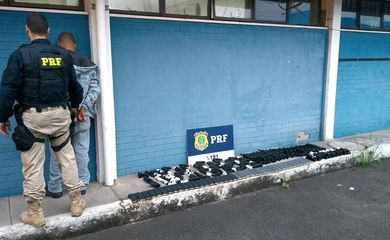 PRF apreende armas no Rio