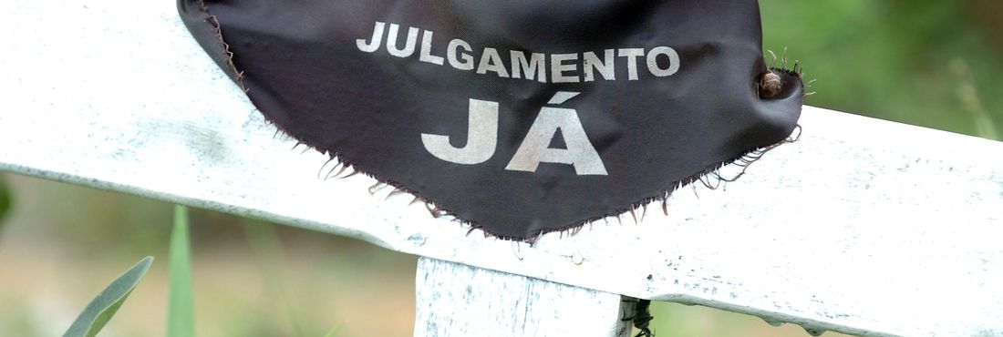 Cruzes fincadas na Fazenda Bocaina marcam o local onde fiscais e um motorista do Ministério do Trabalho foram assassinados em 28 de janeiro de 2004.