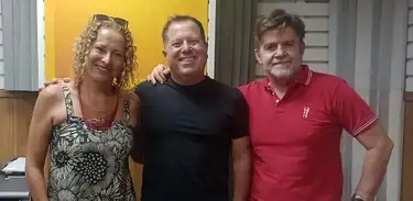 Adriana Nunes, atriz do Melhores do Mundo e Marcello Linhos, músico da companhia