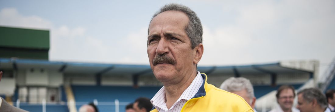 O ministro do Esporte, Aldo Rebelo, visitou o Estádio Anacleto Campanella, em São Caetano do Sul (SP)