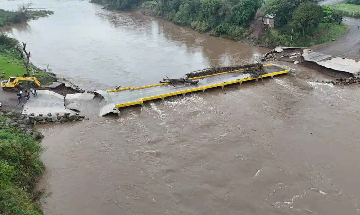 Ponte da Felizcidade é interditada preventivamente após danos nas cabeceiras causados pela cheia do Rio Caí