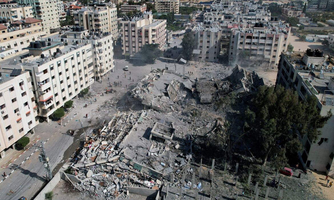 Vista de destruição causada por ataque israelense no distrito de Zahra, em Gaza
19/10/2023 REUTERS/Shadi Tabatibi