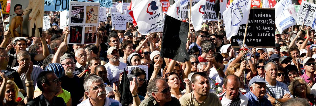 Trabalhadores de todo o país se reúnem na capital de Portugal para protestar contra cortes do governo