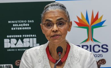Brasília (DF),  03/04/2025.- A ministra do Meio Ambiente e Mudança do Clima, Marina Silva, durante entrevista após a 11ª reunião dos ministros de Meio Ambiente do Brics, sob a presidência brasileira. 
Foto: Antonio Cruz/Agência Brasil