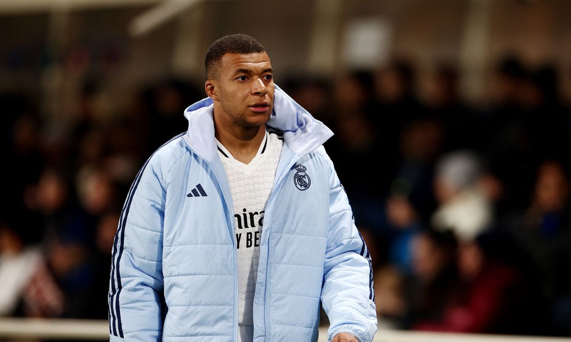 Kylian Mbappé em jogo do Real Madrid
 10/12/2024    REUTERS/Guglielmo Mangiapane