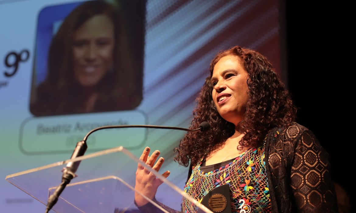Beatriz Arcoverde é premiada no +Admirados Jornalistas Negros e Negras Beatriz Arcoverde é premiada no +Admirados Jornalistas Negros e Negras