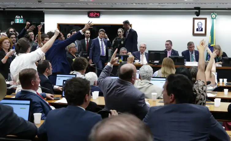 Brasília (DF), 09/04 /2025  - Reunião do Conselho de Ética e Decoro Parlamentar da Câmara dos Deputados para discutir e votar o parecer sobre a representação contra o deputado Glauber Braga (PSOL-RJ).  . Foto: Lula Marques/Agência Brasil