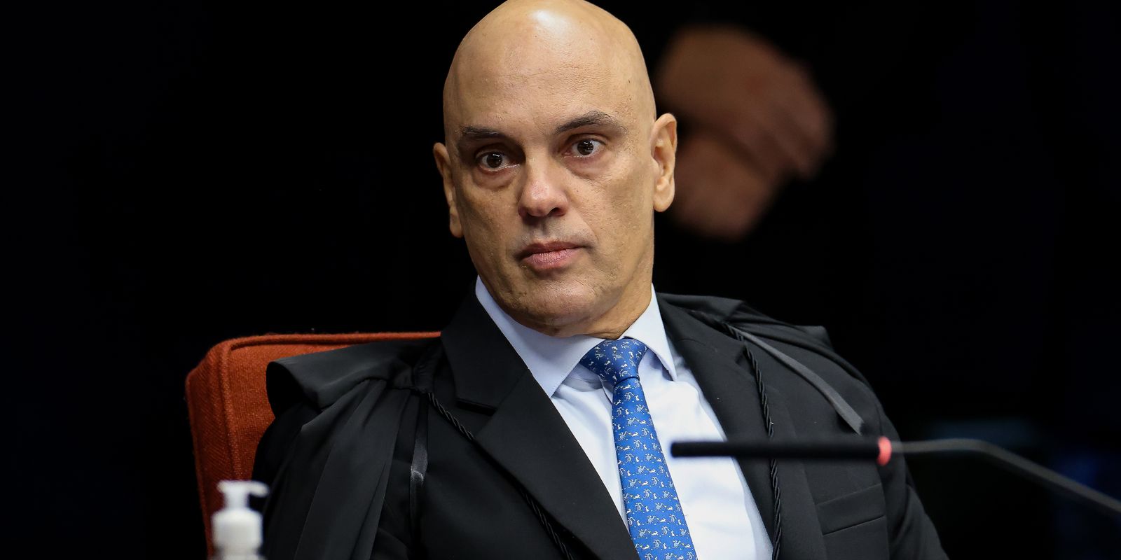 Moraes arquiva investigação contra Bolsonaro sobre cartão de vacina