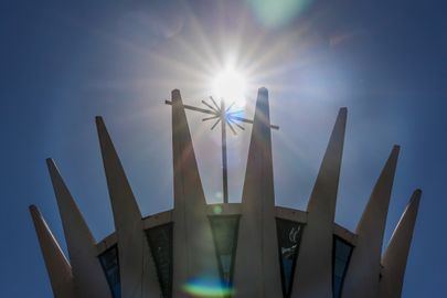 Brasília/DF, 15/05/2024 –  Catedral de Brasília, na Esplanada dos Ministérios, nessa quarta-feira ensolarada de Brasília.   Foto: Jose Cruz/Agência Brasil