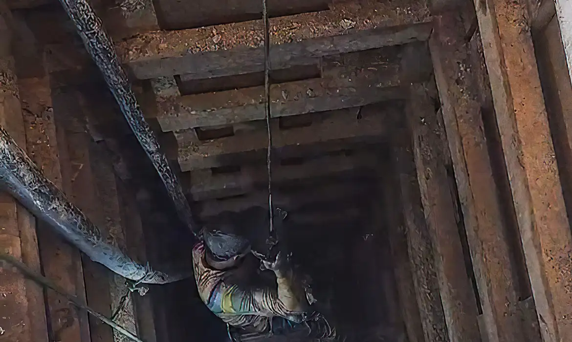 PF flagra trabalho escravo em minas subterrneas de ouro no Amazonas