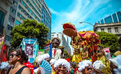 Rio de Janeiro (RJ), 16/02/2020 - Cordão do Boitatá com o boneco gigante de Pixinguinha, patrono da Orquestra de Rua do bloco. Foto: Sabrina Mesquita/Divulgação