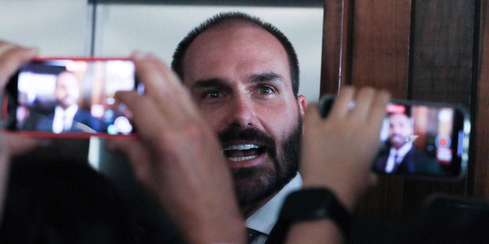 Eduardo Bolsonaro diz que não renunciará ao mandato de deputado