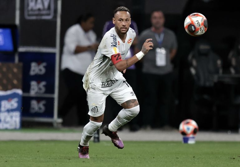 São Paulo (SP), 12/02/2025 - Jogador Neymar joga seu primeiro clássico após retorno ao futebol brasileiro. Lance de jogo entre Corinthians e Santos pelo Campeonato Paulista. Foto: Paulo Pinto/Agência Brasil