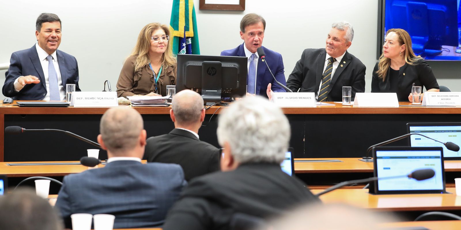 Câmara instala comissão que vai analisar a PEC da Segurança Pública Câmara instala comissão que vai analisar a PEC da Segurança Pública