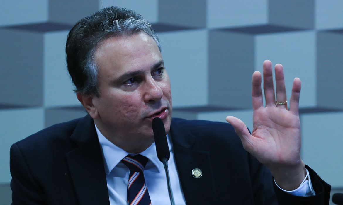 Brasília (DF) 16/04/2024 Comissão de Educação e Cultura do Senado ouve o ministro da Educação, Camilo Santana. O colegiado quer esclarecimentos sobre os problemas ocorridos no processo de divulgação dos resultados do Sistema de Seleção Unificado de 2024. Foto Lula Marques/ Agência Brasil