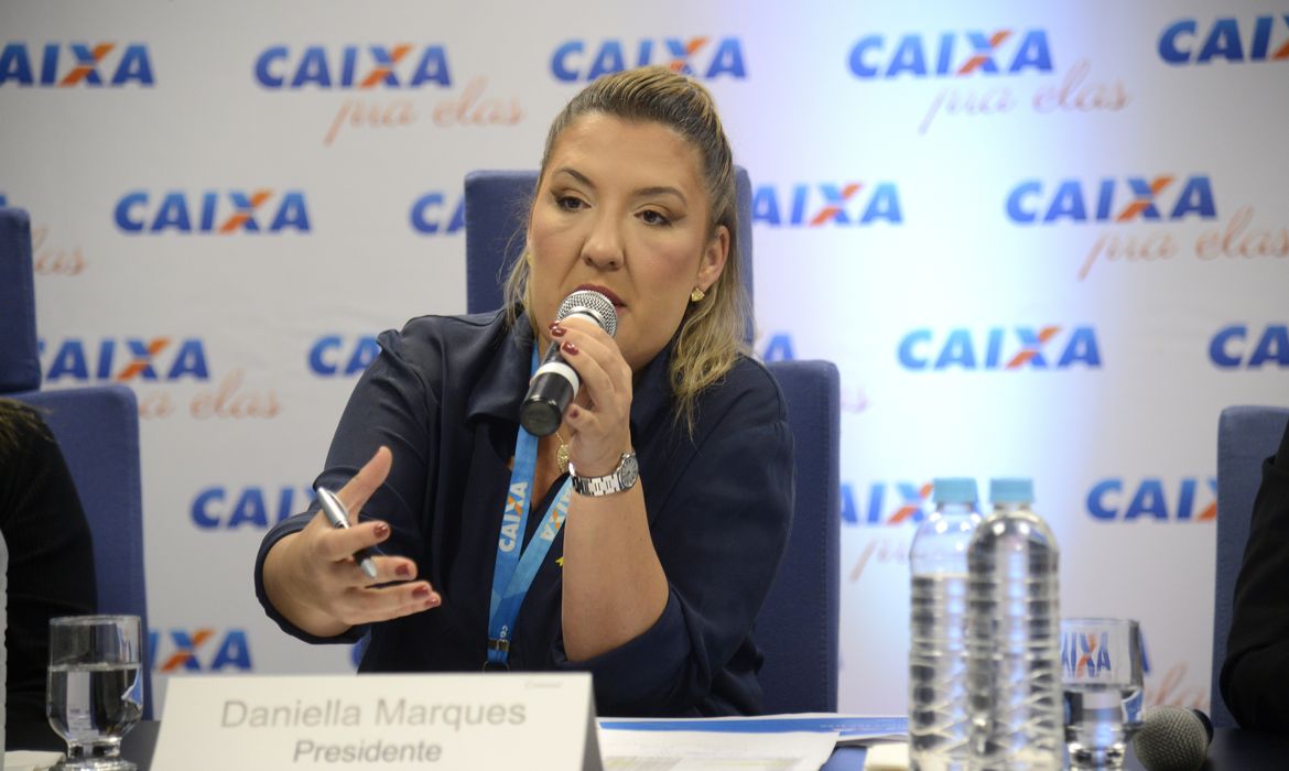 A presidente da Caixa Econômica Federal, Daniella Marques durante apresentação de balanço do Caixa Pra Elas, no Rio de Janeiro