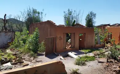 Mariana/MG - Ruínas de casas do distrito de Bento Rodrigues, que foi destruído pela lama da Barragem do Fundão (Léo Rodrigues/Agência Brasil)