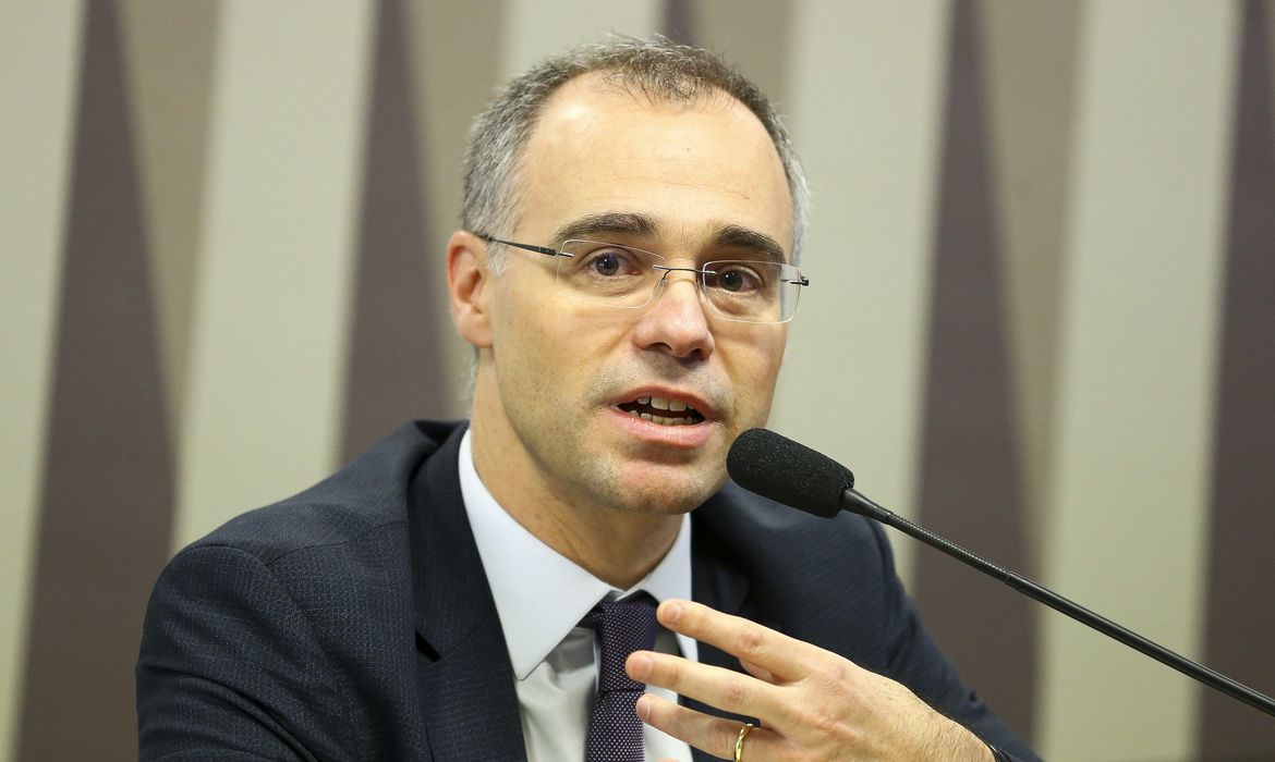  O advogado-geral da União, André Luiz de Almeida Mendonça, participa de audiência pública da Comissão de Serviços de Infraestrutura do Senado.