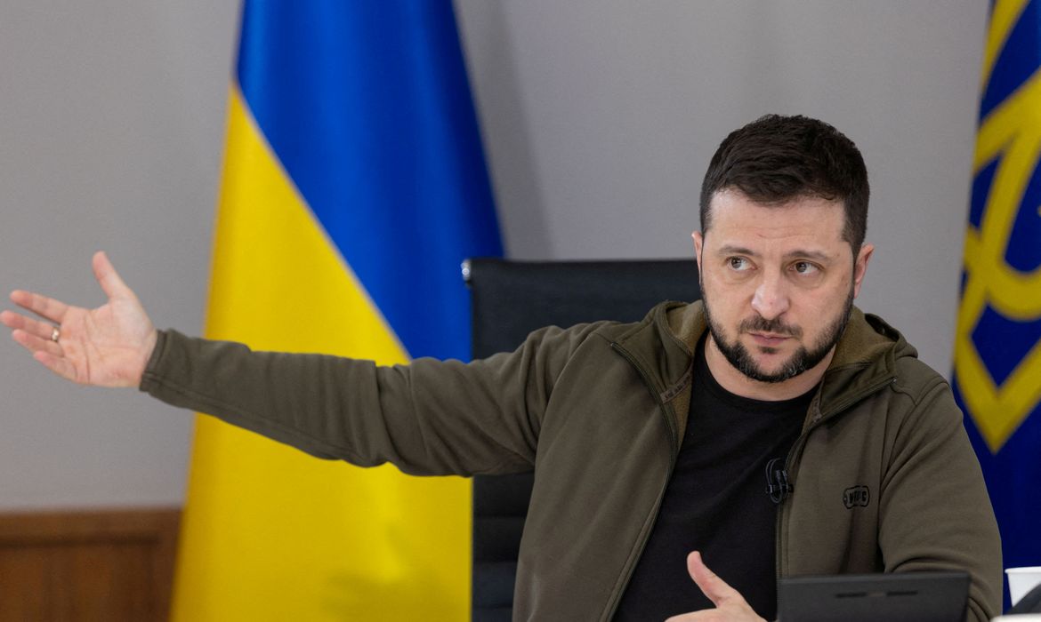 Guerra na Ucrânia precisa terminar até o inverno, diz Zelenskiy