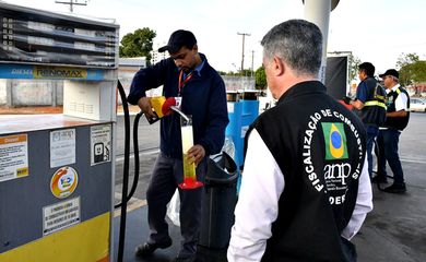 Petróleo Real: postos de combustíveis são notificados por lesar consumidores no DF