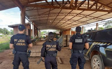 Polícia Federal faz operação em Terra Indígena Karipuna, em Rondônia.
