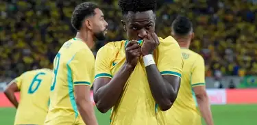 Vini Júnior em ação pela Seleção Brasileira