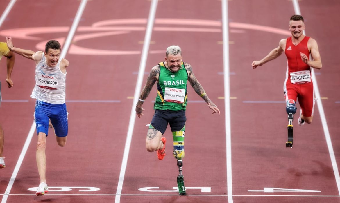 Vinícius Rorigues é prata nos 100m classe T63 - Paralimpíada - atletismo