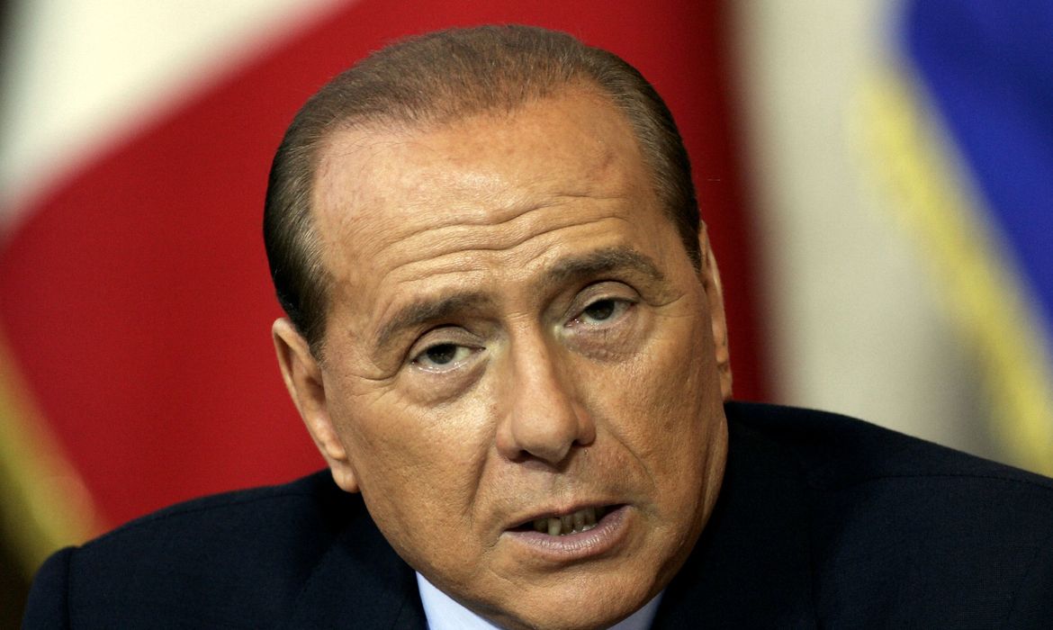 Ex-primeiro-ministro italiano Silvio Berlusconi. 30/12/2004. REUTERS/Tony Gentile/File Photo