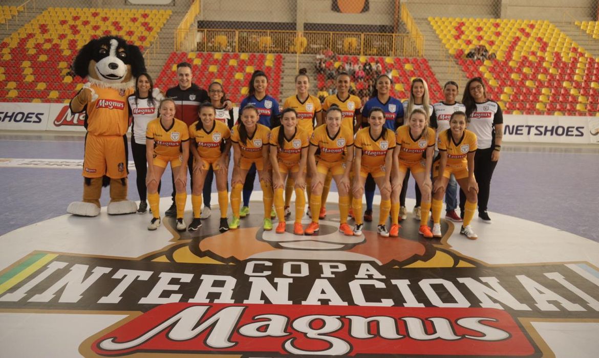 Netshoes tenis 2024 futsal feminino