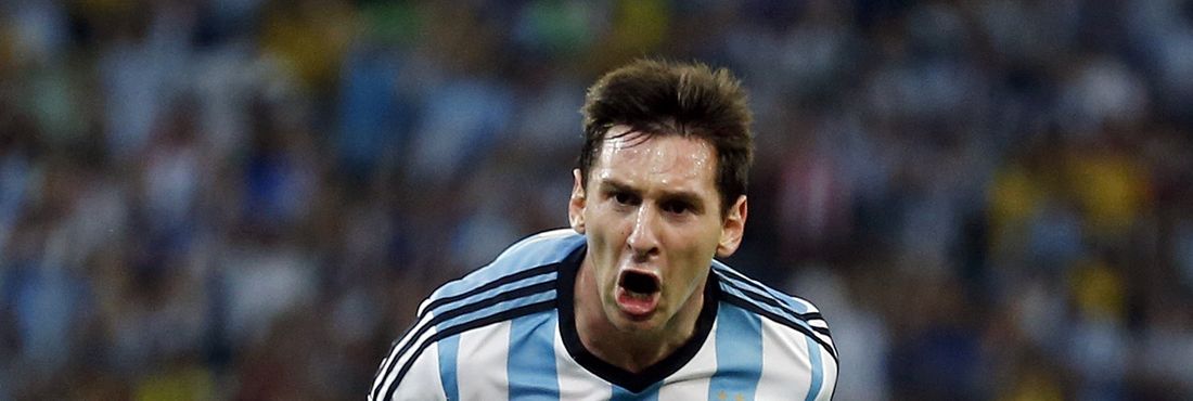 Messi comemora o segundo gol da Argentina contra a Bósnia em partida pelo Grupo F no Maracanã